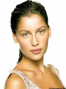 12h - Laetitia Casta broken image